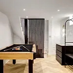 Duplex Luxueux Avec Billard Et Baignoire