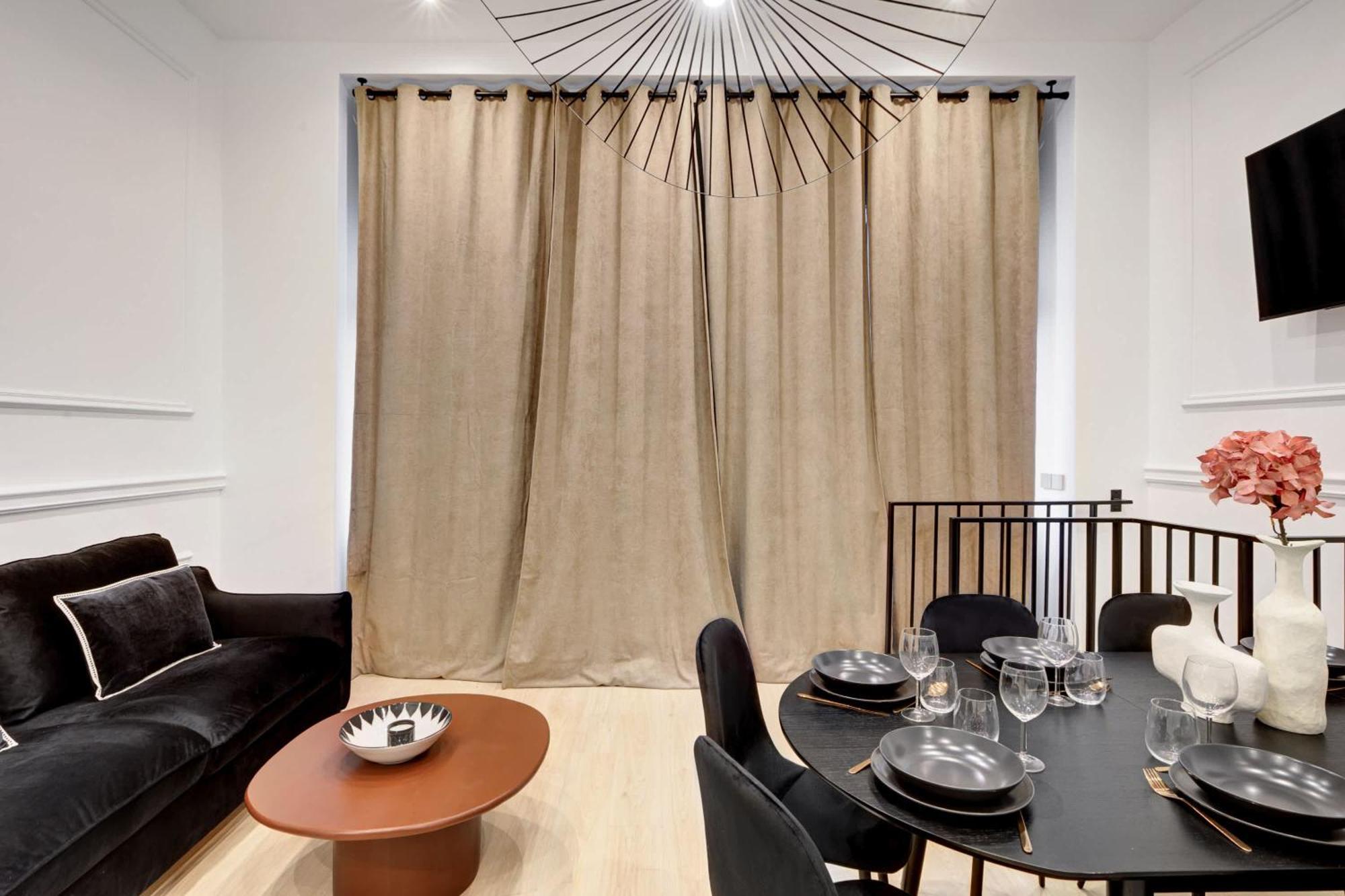 Apartment Duplex Luxueux Avec Billard Et Baignoire